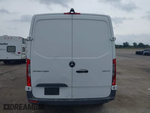 ✅ 2019 Mercedes-Benz Sprinter Cargo • VIN: WD4PF0CD3KP165407 • Lot: 43507871. Listed on IAAI with 148,381 mi. Free auction sales archive from the USA and detailed vehicle history report at DreamBid. Image 16.
