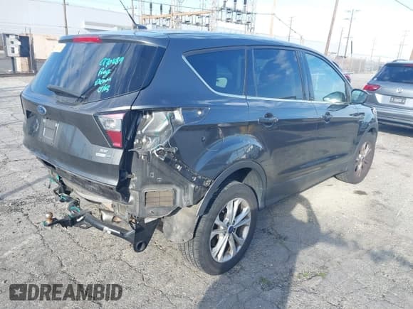 ✅ 2017 Ford Escape SE • VIN: 1FMCU9GD6HUB87002 • Lot: 41692708. Wystawiony na IAAI z przebiegiem 112 093 mil. Bezpłatny archiwum sprzedaży aukcyjnych z USA i szczegółowy raport historii pojazdu na DreamBid. Zdjęcie 4.