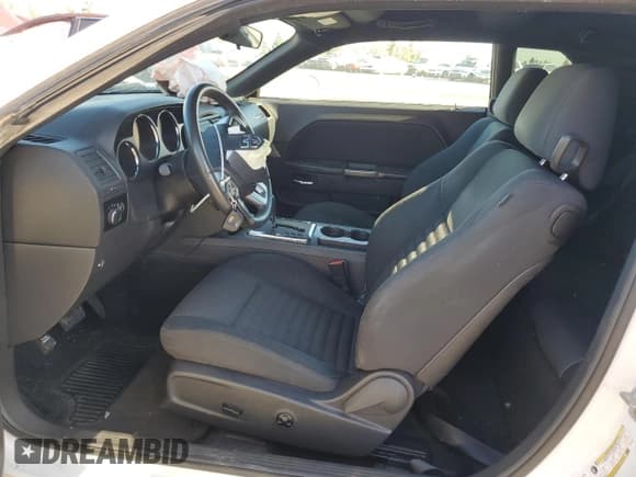 ✅ 2013 Dodge Challenger SXT • VIN: 2C3CDYAG6DH704608 • Lot: 41866995. Wystawiony na Copart z przebiegiem 97 787 mil. Bezpłatny archiwum sprzedaży aukcyjnych z USA i szczegółowy raport historii pojazdu na DreamBid. Zdjęcie 7.