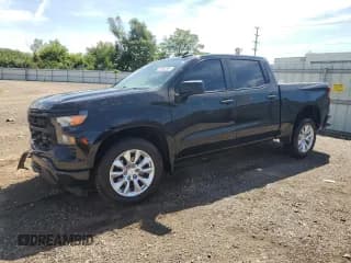 ✅ 2022 Chevrolet Silverado 1500 Custom • VIN: 1GCPABEKXNZ553307 • Лот: 70932305. Опубликован ранее на Copart с пробегом 84 185 миль. Бесплатный доступ к архиву аукционных продаж из США и подробный отчёт об истории автомобиля на DreamBid. Изображение 1.