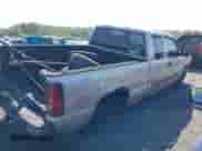 2004 Chevrolet Silverado 1500 z VIN 2GCEK19T441300993, wystawiony jako IAAI lot #43251806 z przebiegiem 143 240 mil mil oraz . Historia ofert i sprzedaży dostępna na DreamBid. Obrazek 4.