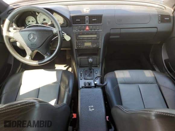 ✅ 2000 Mercedes-Benz C 230/260/280/320 • VIN: WDBHA29G0YA857211 • Lot: 71656405. Wystawiony na Copart z przebiegiem 121 674 mil. Bezpłatny archiwum sprzedaży aukcyjnych z USA i szczegółowy raport historii pojazdu na DreamBid. Zdjęcie 8.