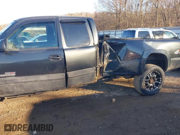 ✅ 2004 Chevrolet Silverado 2500HD LS • VIN: 1GCHK29224E242665 • Lot: 41378387. Wystawiony na IAAI z przebiegiem Nie podano. Bezpłatny archiwum sprzedaży aukcyjnych z USA i szczegółowy raport historii pojazdu na DreamBid. Zdjęcie 6.