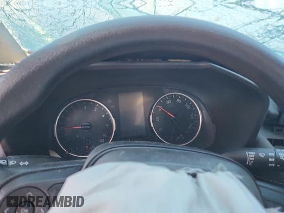 ✅ 2022 Toyota RAV4 LE • VIN: 2T3F1RFV5NW312400 • Лот: 81848995. Опубликован ранее на Copart с пробегом Не указан. Бесплатный доступ к архиву аукционных продаж из США и подробный отчёт об истории автомобиля на DreamBid. Изображение 9.