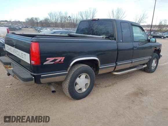 ✅ 1996 Chevrolet Silverado 1500 • VIN: 1GCEK19R6TE159264 • Лот: 43735506. Опубликован ранее на IAAI с пробегом 273 073 миль. Бесплатный доступ к архиву аукционных продаж из США и подробный отчёт об истории автомобиля на DreamBid. Изображение 4.