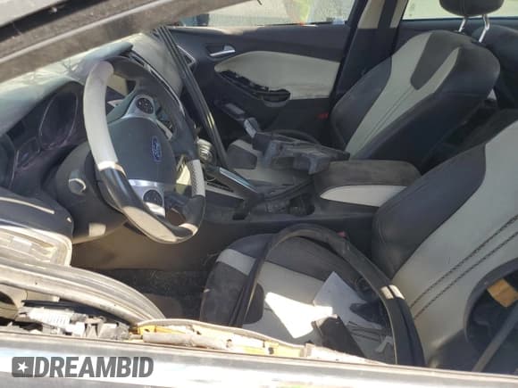 ✅ 2012 Ford Focus Titanium • VIN: 1FAHP3N27CL290241 • Lot: 68192255. Wystawiony na Copart z przebiegiem 179 245 mil. Bezpłatny archiwum sprzedaży aukcyjnych z USA i szczegółowy raport historii pojazdu na DreamBid. Zdjęcie 7.