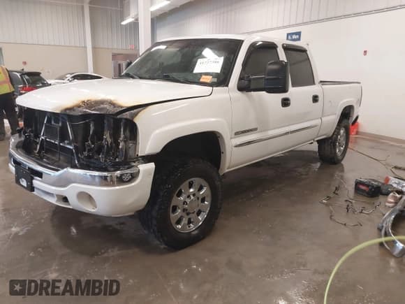 ✅ 2006 GMC Sierra 2500HD SLE2 • VIN: 1GTHK23UX6F143230 • Лот: 41727386. Опубликован ранее на IAAI с пробегом Не указан. Бесплатный доступ к архиву аукционных продаж из США и подробный отчёт об истории автомобиля на DreamBid. Изображение 2.