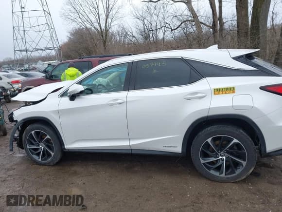 ✅ 2019 Lexus RX 450h • VIN: 2T2BGMCA1KC037143 • Lot: 41720474. Wystawiony na IAAI z przebiegiem 101 971 mil. Bezpłatny archiwum sprzedaży aukcyjnych z USA i szczegółowy raport historii pojazdu na DreamBid. Zdjęcie 15.