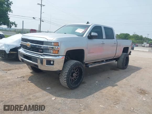 ✅ 2015 Chevrolet Silverado 2500HD LT • VIN: 1GC1KVEG3FF661609 • Lot: 42485031. Wystawiony na IAAI z przebiegiem 187 452 mil. Bezpłatny archiwum sprzedaży aukcyjnych z USA i szczegółowy raport historii pojazdu na DreamBid. Zdjęcie 2.