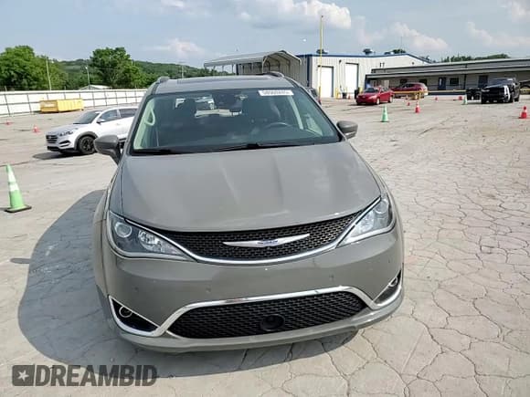 ✅ 2020 Chrysler Pacifica Touring L Plus • VIN: 2C4RC1EG7LR224192 • Lot: 58560245. Listed on Copart with 108,064 mi. Free auction sales archive from the USA and detailed vehicle history report at DreamBid. Image 14.