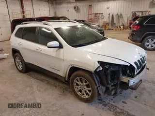 ✅ 2016 Jeep Cherokee Latitude • VIN: 1C4PJMCS1GW161528 • Lot: 41711666. Wystawiony na IAAI z przebiegiem 121 809 mil. Bezpłatny archiwum sprzedaży aukcyjnych z USA i szczegółowy raport historii pojazdu na DreamBid. Zdjęcie 1.