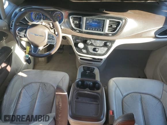 ✅ 2018 Chrysler Pacifica Touring L • VIN: 2C4RC1BG2JR142100 • Лот: 82684065. Опубликован ранее на Copart с пробегом 200 828 миль. Бесплатный доступ к архиву аукционных продаж из США и подробный отчёт об истории автомобиля на DreamBid. Изображение 8.