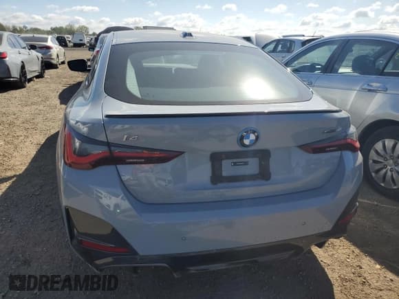 ✅ 2024 BMW i4 xDrive40 • VIN: WBY83FB06RFS93759 • Lot: 81323615. Wystawiony na Copart z przebiegiem 5 889 mil. Bezpłatny archiwum sprzedaży aukcyjnych z USA i szczegółowy raport historii pojazdu na DreamBid. Zdjęcie 6.