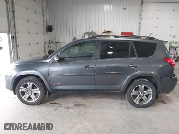 ✅ 2011 Toyota RAV4 Sport • VIN: JTMRK4DVXB5105360 • Лот: 43470104. Опубликован ранее на IAAI с пробегом 154 407 миль. Бесплатный доступ к архиву аукционных продаж из США и подробный отчёт об истории автомобиля на DreamBid. Изображение 14.