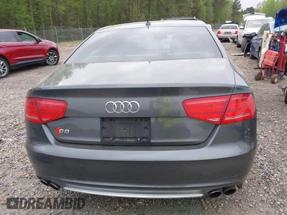 ✅ 2013 Audi S8 • VIN: WAUD2AFD1DN030416 • Лот: 41946932. Опубликован ранее на IAAI с пробегом 117 799 миль. Бесплатный доступ к архиву аукционных продаж из США и подробный отчёт об истории автомобиля на DreamBid. Изображение 16.