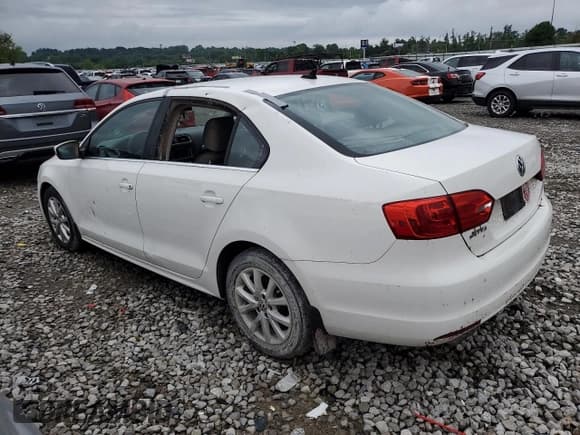 ✅ 2013 Volkswagen Jetta SE • VIN: 3VWDX7AJXDM373642 • Lot: 60229495. Wystawiony na Copart z przebiegiem 84 181 mil. Bezpłatny archiwum sprzedaży aukcyjnych z USA i szczegółowy raport historii pojazdu na DreamBid. Zdjęcie 2.