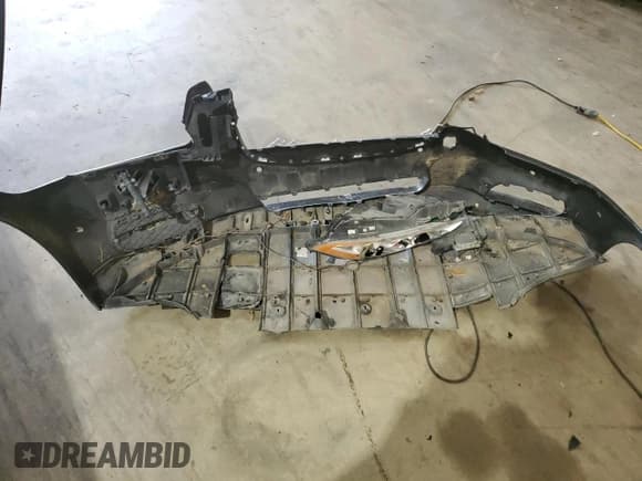 ✅ 2014 Jaguar XJ • VIN: SAJWA1CZ0E8V61168 • Лот: 54383215. Опубликован ранее на Copart с пробегом 137 724 миль. Бесплатный доступ к архиву аукционных продаж из США и подробный отчёт об истории автомобиля на DreamBid. Изображение 12.