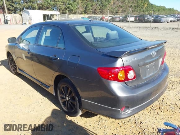 ✅ 2010 Toyota Corolla S • VIN: 1NXBU4EE9AZ182148 • Lot: 43521724. Wystawiony na IAAI z przebiegiem 238 951 mil. Bezpłatny archiwum sprzedaży aukcyjnych z USA i szczegółowy raport historii pojazdu na DreamBid. Zdjęcie 3.