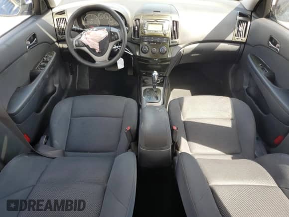 2010 Hyundai Elantra SE z VIN KMHDC8AE4AU061598, wystawiony jako Copart lot #71995195 z przebiegiem 70 412 mil mil oraz Nie do naprawy • Non repairable. Historia ofert i sprzedaży dostępna na DreamBid. Obrazek 8.