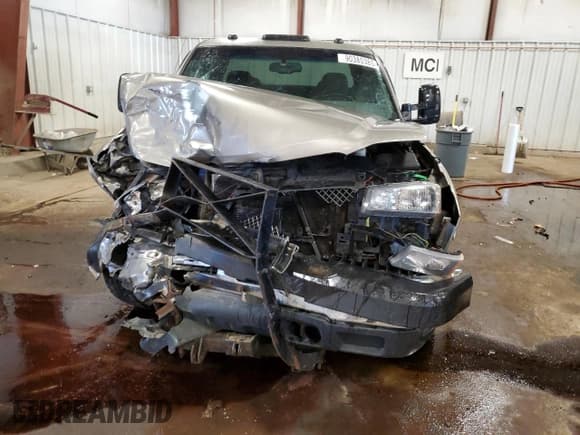 ✅ 2003 Chevrolet Silverado 2500HD LS • VIN: 1GCHK29U83E149472 • Lot: 90380385. Wystawiony na Copart z przebiegiem Nie podano. Bezpłatny archiwum sprzedaży aukcyjnych z USA i szczegółowy raport historii pojazdu na DreamBid. Zdjęcie 5.