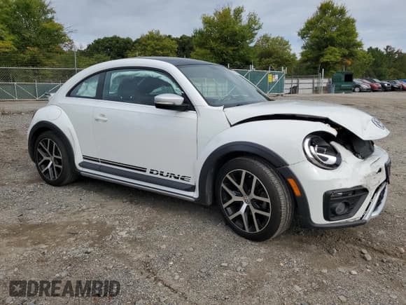 ✅ 2018 Volkswagen Beetle Dune • VIN: 3VWSD7AT1JM706856 • Lot: 71675824. Wystawiony na Copart z przebiegiem 119 451 mil. Bezpłatny archiwum sprzedaży aukcyjnych z USA i szczegółowy raport historii pojazdu na DreamBid. Zdjęcie 4.