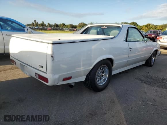 ✅ 1986 Chevrolet El Camino SS • VIN: 3GCCW80H9GS916596 • Лот: 74758864. Опубликован ранее на Copart с пробегом Не указан. Бесплатный доступ к архиву аукционных продаж из США и подробный отчёт об истории автомобиля на DreamBid. Изображение 3.