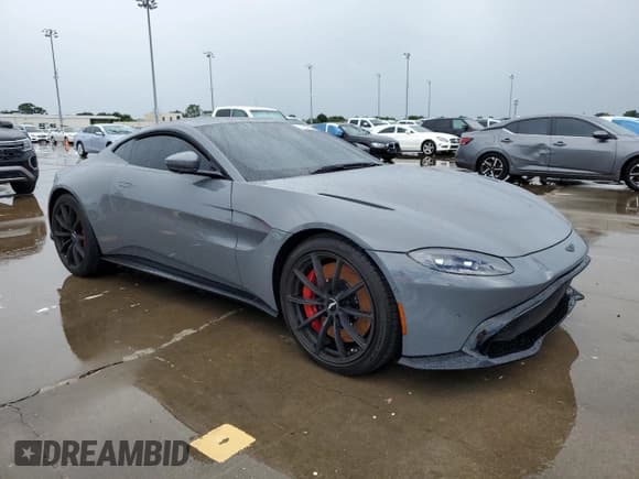 ✅ 2020 Aston Martin Vantage • VIN: SCFSMGAW6LGN04722 • Lot: 74263234. Wystawiony na Copart z przebiegiem Nie podano. Bezpłatny archiwum sprzedaży aukcyjnych z USA i szczegółowy raport historii pojazdu na DreamBid. Zdjęcie 4.