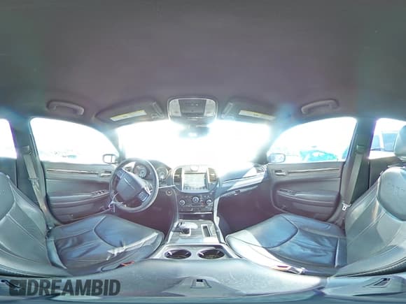 ✅ 2014 Chrysler 300 C John Varvatos Limited Edition • VIN: 2C3CCAJG5EH240464 • Lot: 92858265. Wystawiony na Copart z przebiegiem 203 738 mil. Bezpłatny archiwum sprzedaży aukcyjnych z USA i szczegółowy raport historii pojazdu na DreamBid. Zdjęcie 14.