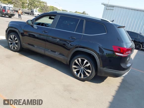 ✅ 2018 Volkswagen Atlas SE • VIN: 1V2CR2CA2JC534411 • Lot: 42672188. Wystawiony na IAAI z przebiegiem 97 392 mil. Bezpłatny archiwum sprzedaży aukcyjnych z USA i szczegółowy raport historii pojazdu na DreamBid. Zdjęcie 3.