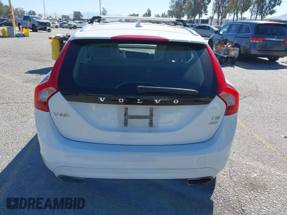 ✅ 2015 Volvo V60 T5 Premier • VIN: YV1612SB6F1202372 • Лот: 41861938. Опубликован ранее на IAAI с пробегом 141 886 миль. Бесплатный доступ к архиву аукционных продаж из США и подробный отчёт об истории автомобиля на DreamBid. Изображение 17.