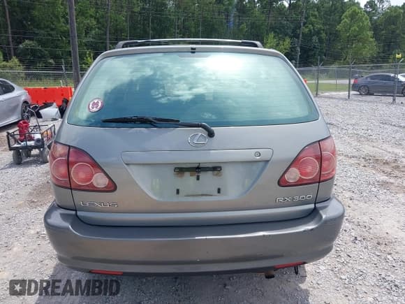 ✅ 2000 Lexus RX 300 • VIN: JT6GF10U8Y0048483 • Lot: 42969362. Listed on IAAI with 337,818 mi. Free auction sales archive from the USA and detailed vehicle history report at DreamBid. Image 16.