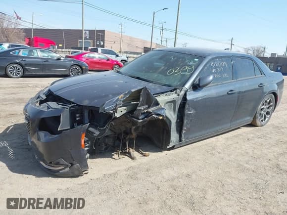 ✅ 2016 Chrysler 300 S • VIN: 2C3CCAGG2GH270399 • Лот: 41811189. Опубликован ранее на IAAI с пробегом 142 106 миль. Бесплатный доступ к архиву аукционных продаж из США и подробный отчёт об истории автомобиля на DreamBid. Изображение 2.