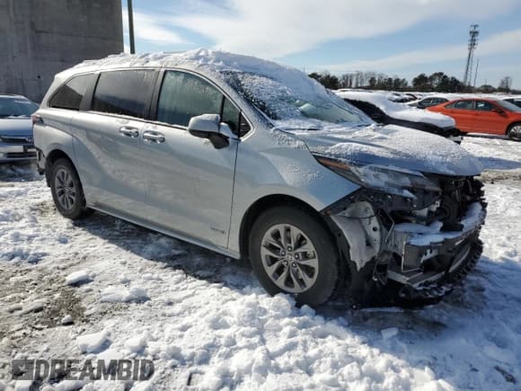✅ 2021 Toyota Sienna LE • VIN: 5TDKRKECXMS070833 • Lot: 86757214. Listed on Copart with 48,517 mi. Free auction sales archive from the USA and detailed vehicle history report at DreamBid. Image 4.