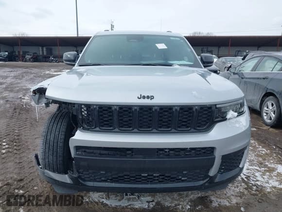 ✅ 2024 Jeep Grand Cherokee Laredo • VIN: 1C4RJKAG6R8527275 • Lot: 41628266. Listed on IAAI with 27,823 mi. Free auction sales archive from the USA and detailed vehicle history report at DreamBid. Image 12.