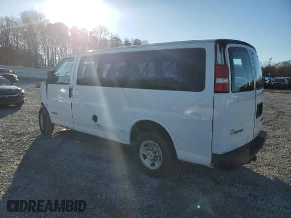 2005 Chevrolet Express Passenger с VIN 1GAGG25V051202535, выставлен на аукционе Copart как лот 86716874 с пробегом 202 331 миль миль и Списание • Salvage title. История ставок и продаж доступна на DreamBid. Изображение 2.