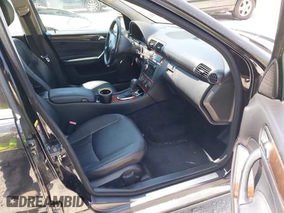 ✅ 2006 Mercedes-Benz C 280 Luxury • VIN: WDBRF92H76F771993 • Lot: 42063170. Wystawiony na IAAI z przebiegiem 154 091 mil. Bezpłatny archiwum sprzedaży aukcyjnych z USA i szczegółowy raport historii pojazdu na DreamBid. Zdjęcie 5.