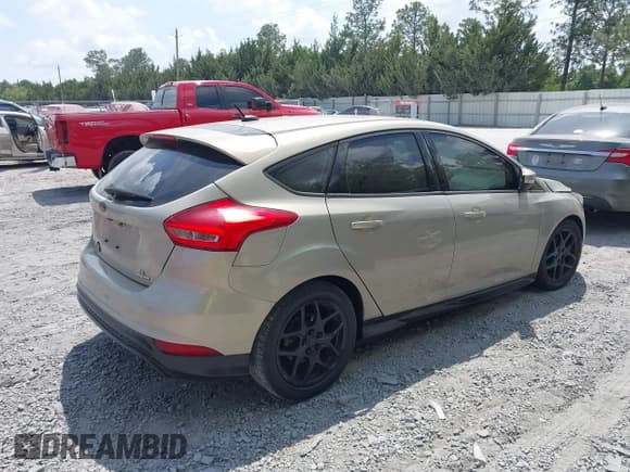 ✅ 2016 Ford Focus SE • VIN: 1FADP3K25GL236896 • Lot: 42116526. Wystawiony na IAAI z przebiegiem 101 862 mil. Bezpłatny archiwum sprzedaży aukcyjnych z USA i szczegółowy raport historii pojazdu na DreamBid. Zdjęcie 4.