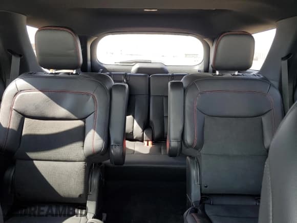 ✅ 2022 Ford Explorer ST-Line • VIN: 1FMSK8KH7NGC46865 • Lot: 54337545. Wystawiony na Copart z przebiegiem 50 417 mil. Bezpłatny archiwum sprzedaży aukcyjnych z USA i szczegółowy raport historii pojazdu na DreamBid. Zdjęcie 10.