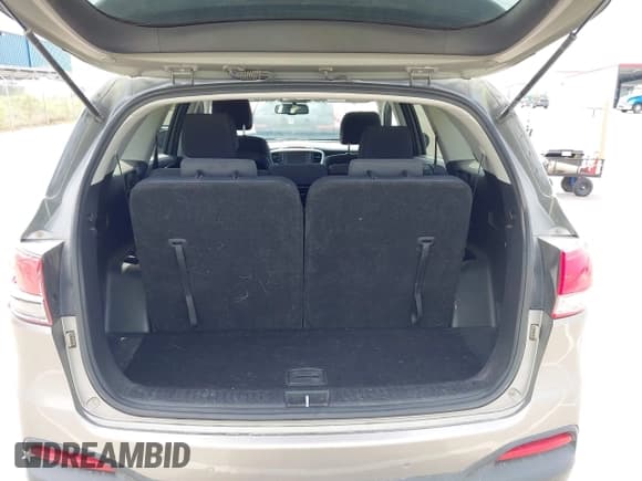 ✅ 2017 Kia Sorento L • VIN: 5XYPG4A39HG267511 • Lot: 43187194. Listed on IAAI with 63,745 mi. Free auction sales archive from the USA and detailed vehicle history report at DreamBid. Image 17.