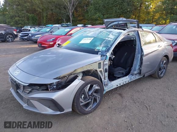✅ 2025 Hyundai Elantra SEL Sport • VIN: KMHLM4DG6SU933179 • Lot: 43275340. Wystawiony na IAAI z przebiegiem 44 mil. Bezpłatny archiwum sprzedaży aukcyjnych z USA i szczegółowy raport historii pojazdu na DreamBid. Zdjęcie 2.