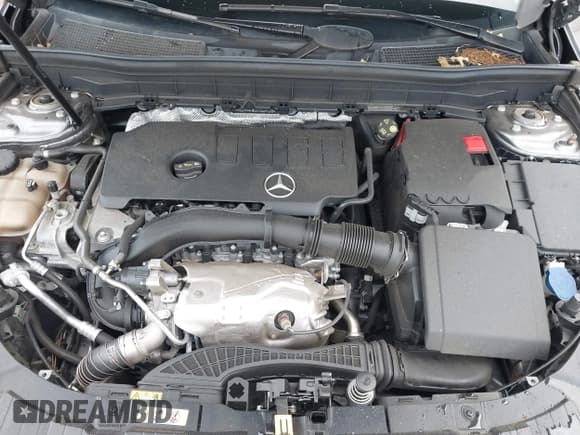 ✅ 2020 Mercedes-Benz GLB 250 • VIN: WDC4M4HB1LW004105 • Lot: 43235167. Wystawiony na IAAI z przebiegiem 47 634 mil. Bezpłatny archiwum sprzedaży aukcyjnych z USA i szczegółowy raport historii pojazdu na DreamBid. Zdjęcie 10.