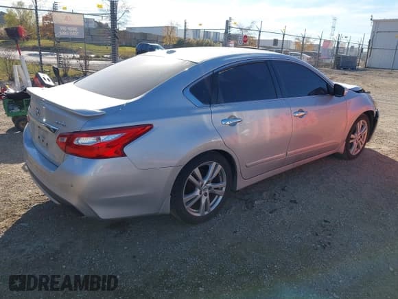 ✅ 2017 Nissan Altima SL • VIN: 1N4BL3AP9HC252584 • Lot: 43588040. Listed on IAAI with 123,126 mi. Free auction sales archive from the USA and detailed vehicle history report at DreamBid. Image 4.