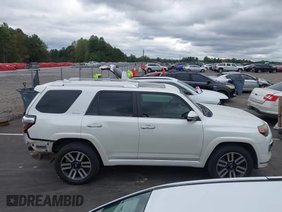 ✅ 2014 Toyota 4Runner SR5 • VIN: JTEBU5JR6E5172420 • Лот: 43445455. Опубликован ранее на IAAI с пробегом 137 533 миль. Бесплатный доступ к архиву аукционных продаж из США и подробный отчёт об истории автомобиля на DreamBid. Изображение 13.