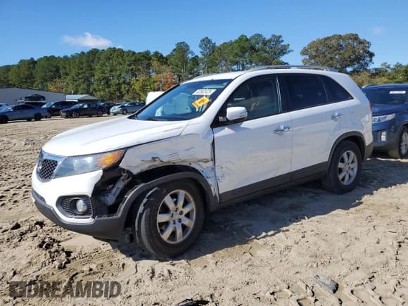 ✅ 2013 Kia Sorento LX • VIN: 5XYKT3A61DG422931 • Lot: 82562425. Listed on Copart with 144,923 mi. Free auction sales archive from the USA and detailed vehicle history report at DreamBid. Image 1.