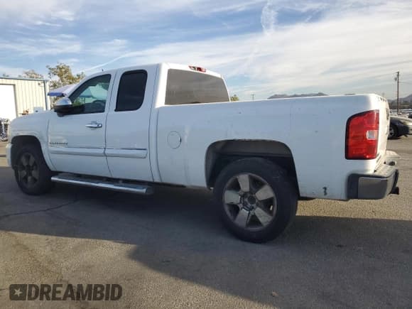 ✅ 2011 Chevrolet Silverado 1500 LT • VIN: 1GCRCSE05BZ136562 • Lot: 76791324. Listed on Copart with 280,674 mi. Free auction sales archive from the USA and detailed vehicle history report at DreamBid. Image 2.