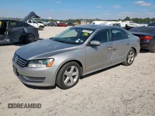 ✅ 2013 Volkswagen Passat SE • VIN: 1VWBP7A39DC078171 • Лот: 86326905. Опубликован ранее на Copart с пробегом 148 595 миль. Бесплатный доступ к архиву аукционных продаж из США и подробный отчёт об истории автомобиля на DreamBid. Изображение 1.