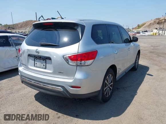 ✅ 2014 Nissan Pathfinder S • VIN: 5N1AR2MMXEC663371 • Lot: 42422226. Wystawiony na IAAI z przebiegiem 141 844 mil. Bezpłatny archiwum sprzedaży aukcyjnych z USA i szczegółowy raport historii pojazdu na DreamBid. Zdjęcie 4.