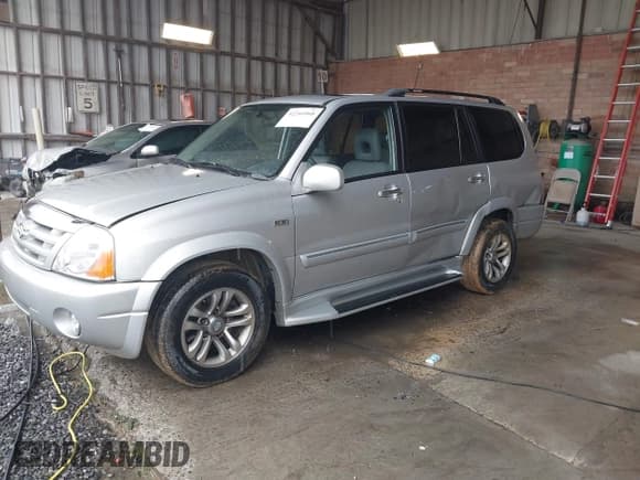 ✅ 2005 Suzuki XL7 LX • VIN: JS3TX92V454102358 • Lot: 42244968. Listed on IAAI with 174,640 mi. Free auction sales archive from the USA and detailed vehicle history report at DreamBid. Image 2.