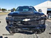 ✅ 2025 Chevrolet Silverado 2500HD Custom • VIN: 2GC4KME71S1177382 • Лот: 85828315. Опубликован ранее на Copart с пробегом 19 754 миль. Бесплатный доступ к архиву аукционных продаж из США и подробный отчёт об истории автомобиля на DreamBid. Изображение 5.