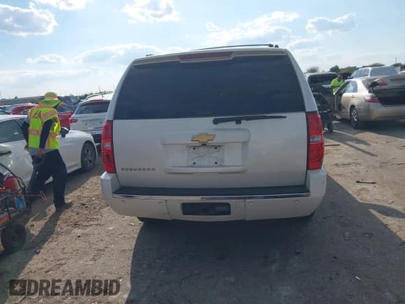 ✅ 2014 Chevrolet Suburban LTZ • VIN: 1GNSCKE00ER139978 • Лот: 43322931. Опубликован ранее на IAAI с пробегом 257 754 миль. Бесплатный доступ к архиву аукционных продаж из США и подробный отчёт об истории автомобиля на DreamBid. Изображение 15.